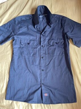 Dickies Men's Short Sleeve Button-Down Work Shirt in Navy